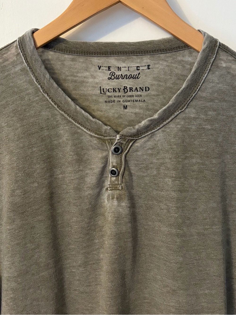 Lucky Brand Venice Burnout Men’s Size M Short Sleeve Notch Neck Tee